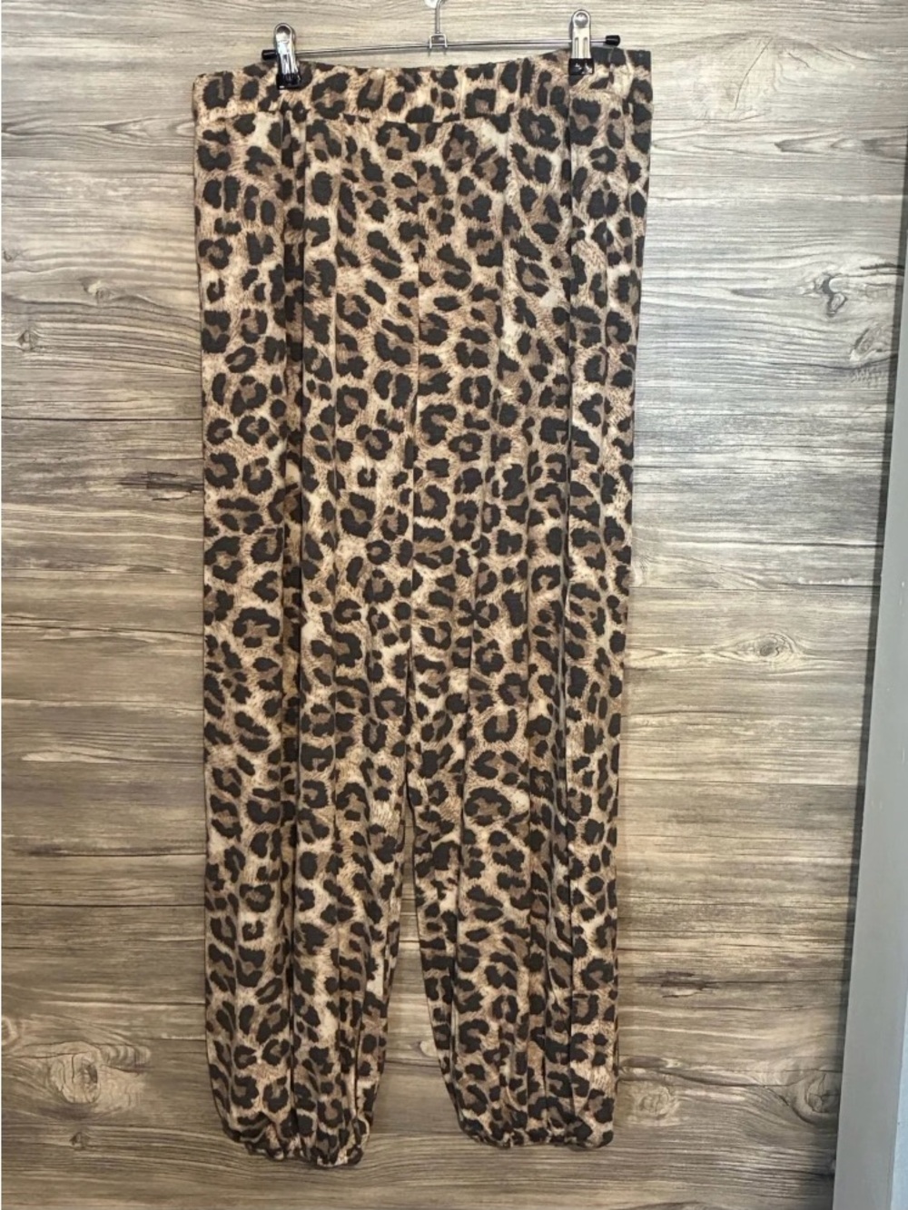 NWT zenana Leopard Print Harem Pants in Tan & Black with leg side slits